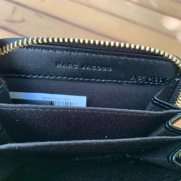 Marc Jacobs Empire Leather Zip Wallet - Picture 5 of 7